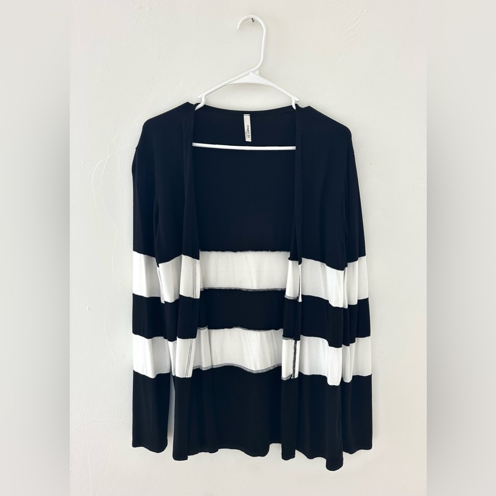 Black & White color-block Knit Cardigan by magic fit - Women’s Size Large